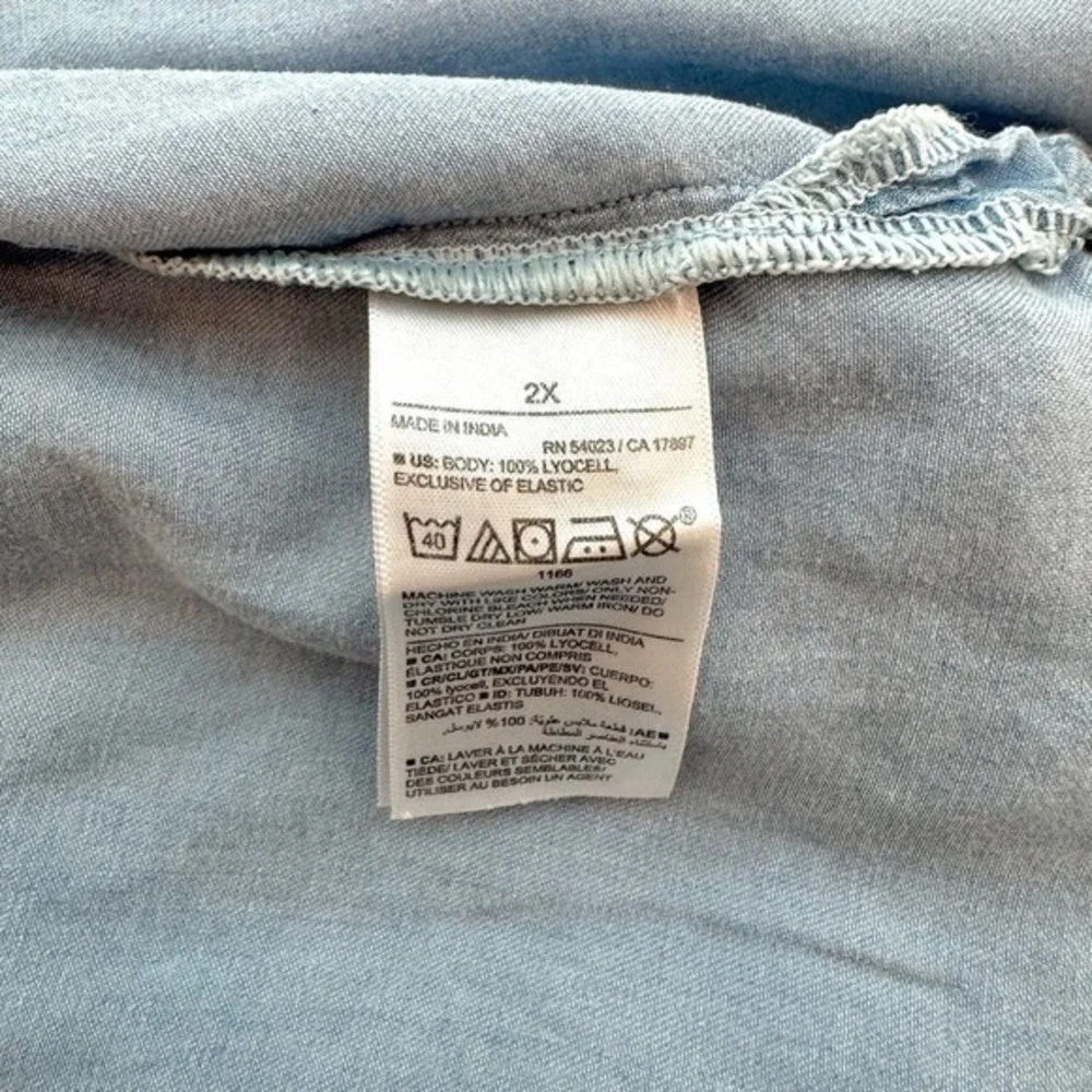 Old Navy Chambray‎ Tank Top Women 2X Light Blue Plus Size Smocked Summer Coastal